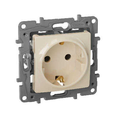 Розетка 1-м СП Etika 16А IP20 250В 2P+E с заземл. немецк. стандарт винтов. клеммы механизм сл. кость IEK 672321